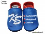 Lederpuschen jeansblau-rot mit Stickerei Logo KS